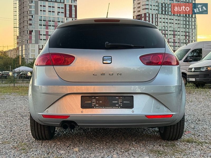 Хэтчбек SEAT Leon 2010 в Киеве