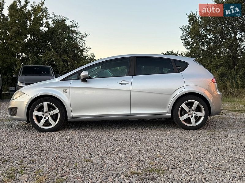 Хетчбек SEAT Leon 2010 в Києві