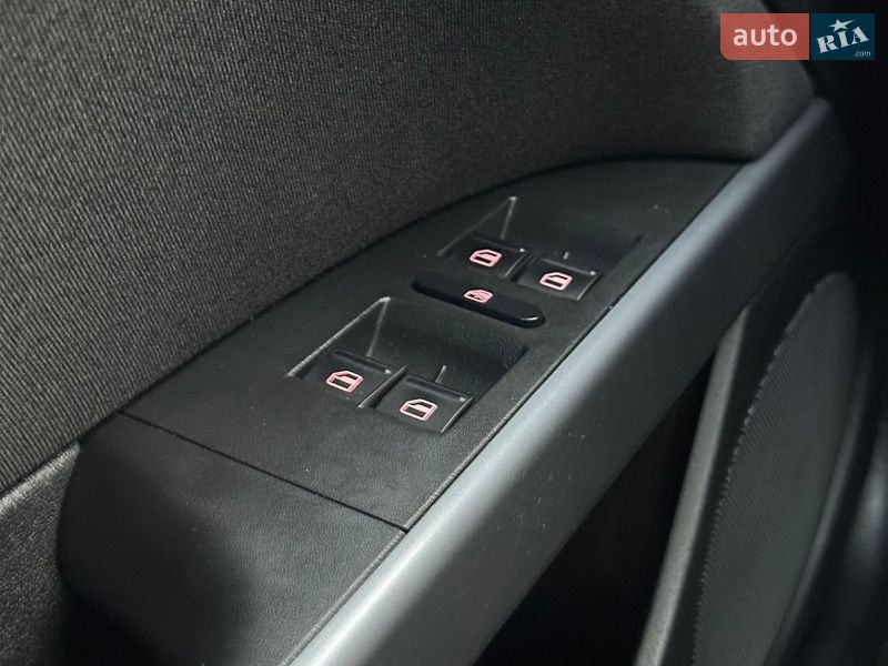 Хэтчбек SEAT Leon 2010 в Киеве