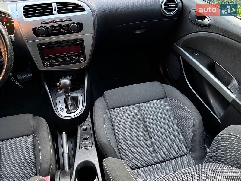 Хэтчбек SEAT Leon 2010 в Киеве