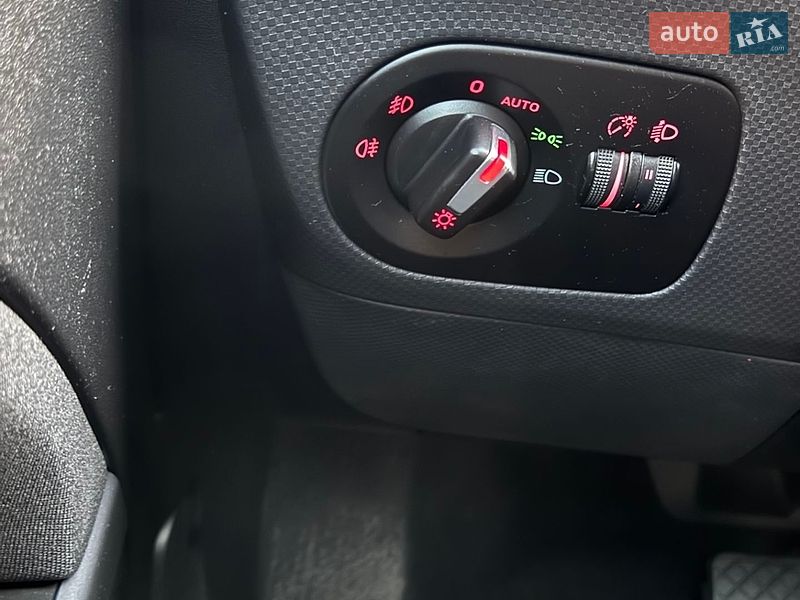 Хэтчбек SEAT Leon 2010 в Киеве