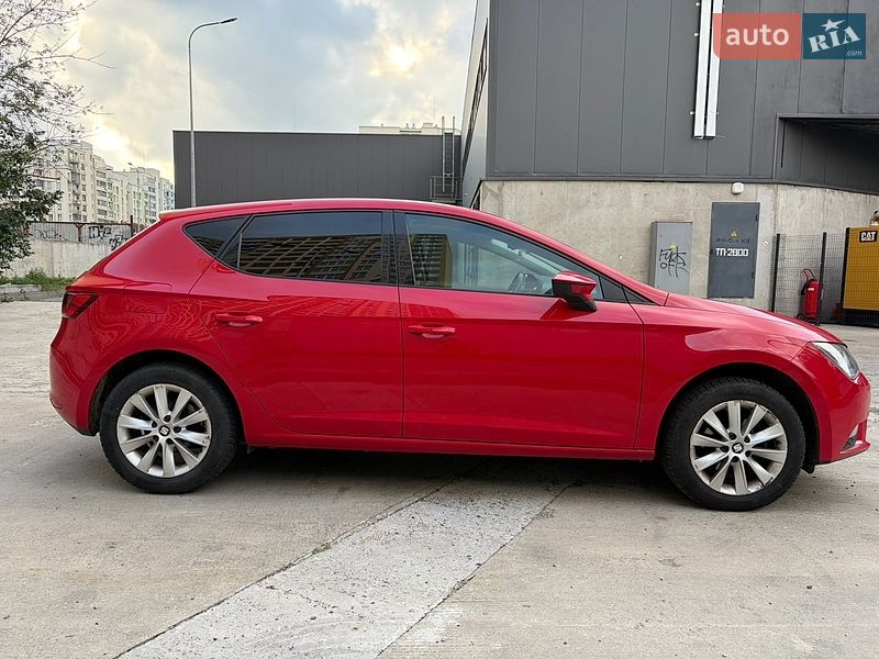 Хэтчбек SEAT Leon 2016 в Киеве