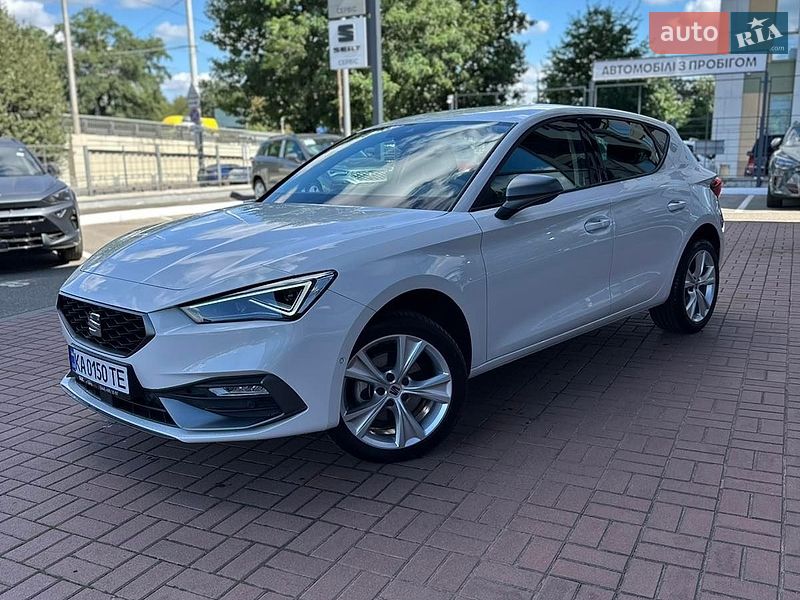 Хэтчбек SEAT Leon 2025 в Киеве