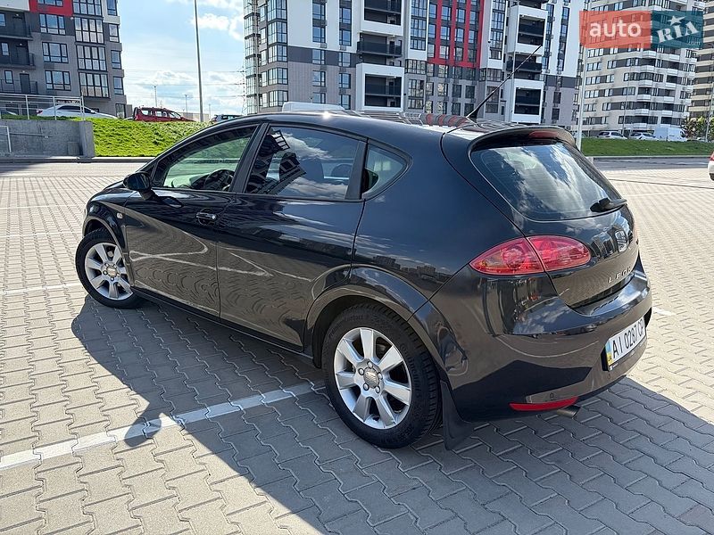 Хетчбек SEAT Leon 2008 в Києві