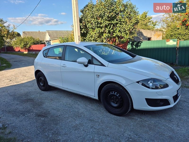 Хэтчбек SEAT Leon 2011 в Звягеле