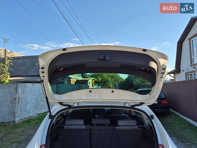 Хэтчбек SEAT Leon 2011 в Звягеле