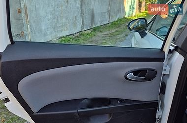 Хэтчбек SEAT Leon 2011 в Звягеле