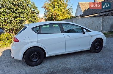 Хэтчбек SEAT Leon 2011 в Звягеле