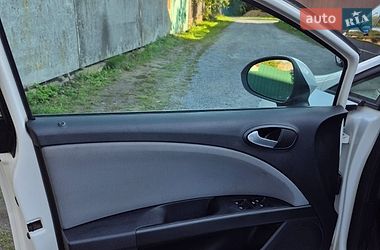 Хэтчбек SEAT Leon 2011 в Звягеле