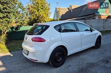 Хэтчбек SEAT Leon 2011 в Звягеле