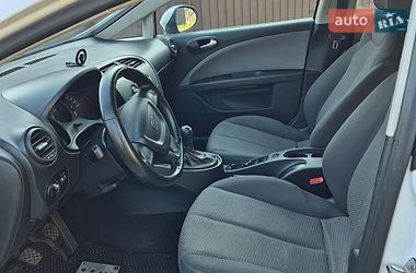 Хэтчбек SEAT Leon 2011 в Звягеле