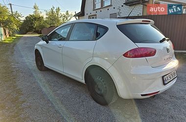 Хэтчбек SEAT Leon 2011 в Звягеле