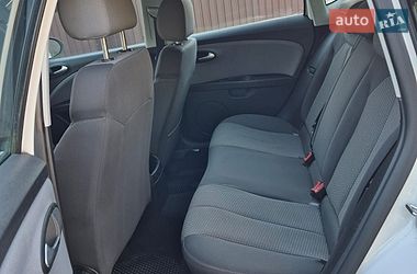 Хэтчбек SEAT Leon 2011 в Звягеле