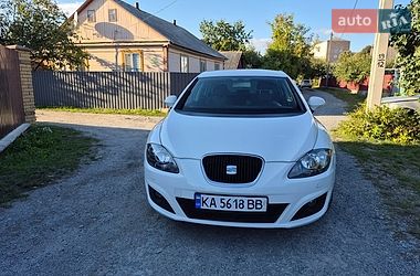 Хэтчбек SEAT Leon 2011 в Звягеле