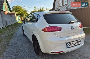 Хэтчбек SEAT Leon 2011 в Звягеле