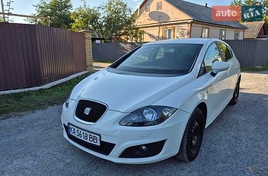 Хэтчбек SEAT Leon 2011 в Звягеле