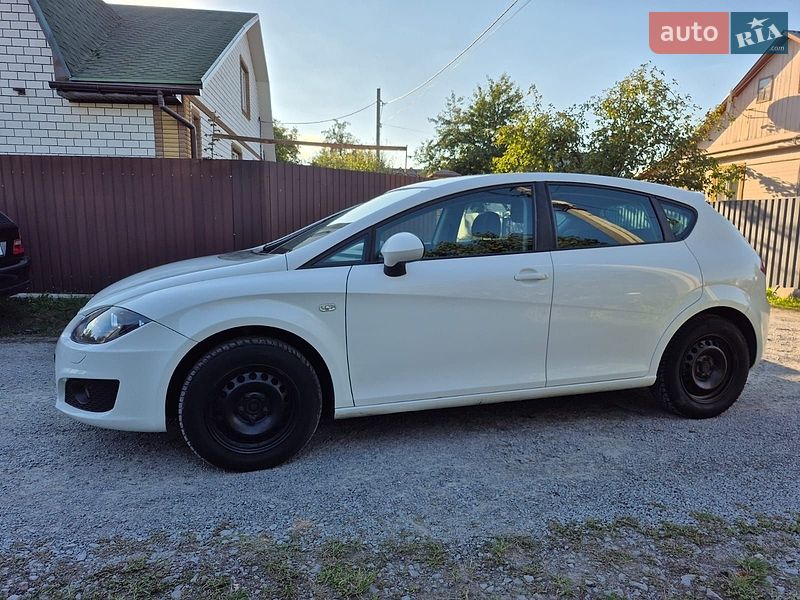 Хэтчбек SEAT Leon 2011 в Звягеле