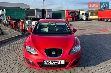 Хэтчбек SEAT Leon 2011 в Мукачево