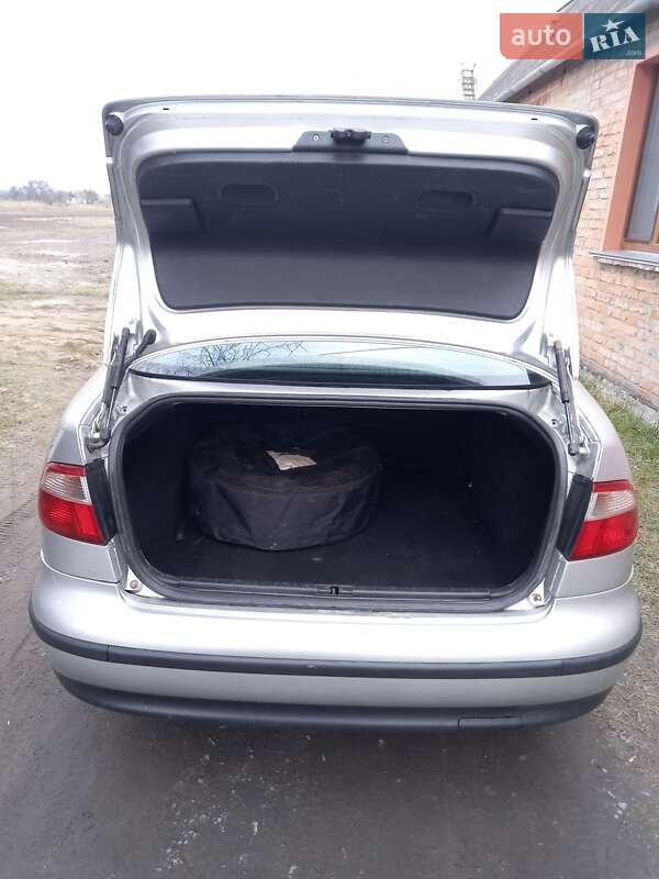 Седан SEAT Toledo 2004 в Мирополі