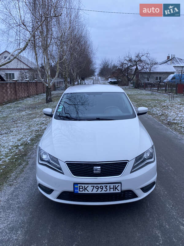 Хэтчбек SEAT Toledo 2013 в Остроге