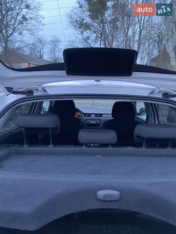 Хэтчбек SEAT Toledo 2013 в Остроге