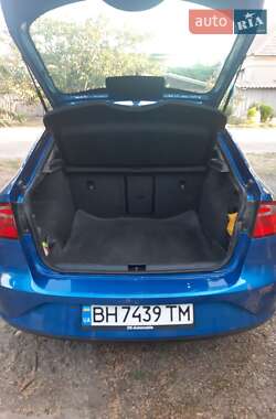 Лифтбек SEAT Toledo 2012 в 