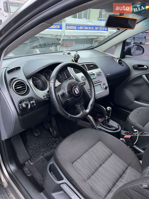 Хэтчбек SEAT Toledo 2005 в Шептицькому