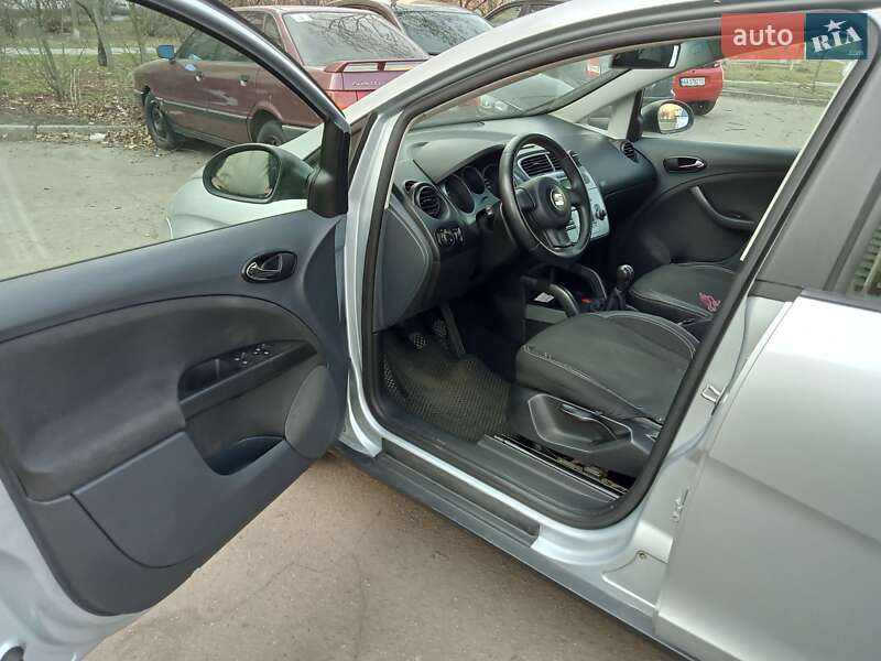 Хэтчбек SEAT Toledo 2008 в Киеве