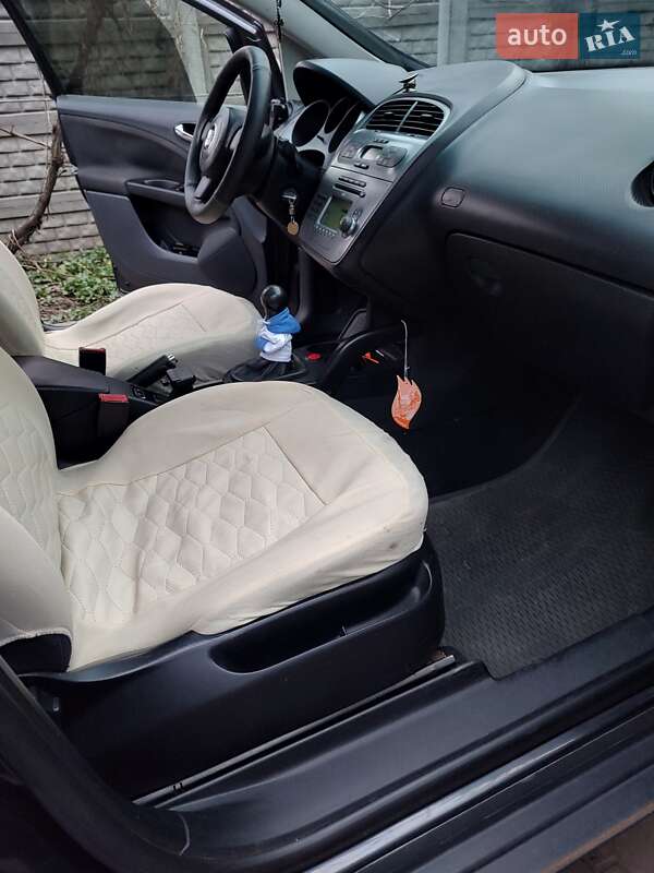 Хетчбек SEAT Toledo 2008 в Дніпрі