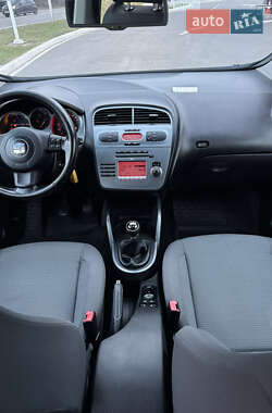 Хэтчбек SEAT Toledo 2006 в 