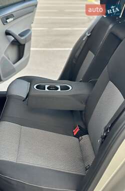 Лифтбек SEAT Toledo 2014 в 