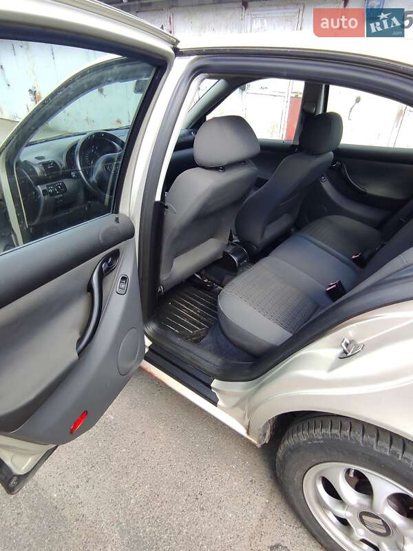 Седан SEAT Toledo 2003 в Києві