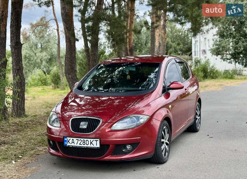 Хэтчбек SEAT Toledo 2005 в 