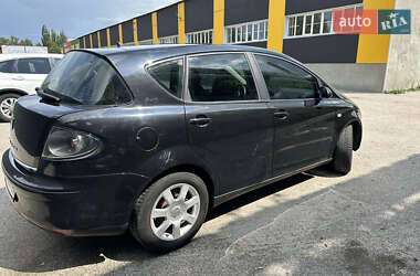 Хэтчбек SEAT Toledo 2005 в 