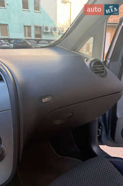 Хэтчбек SEAT Toledo 2005 в 