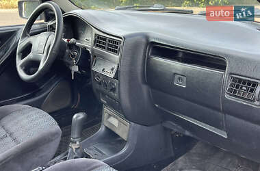 Седан SEAT Toledo 1995 в 
