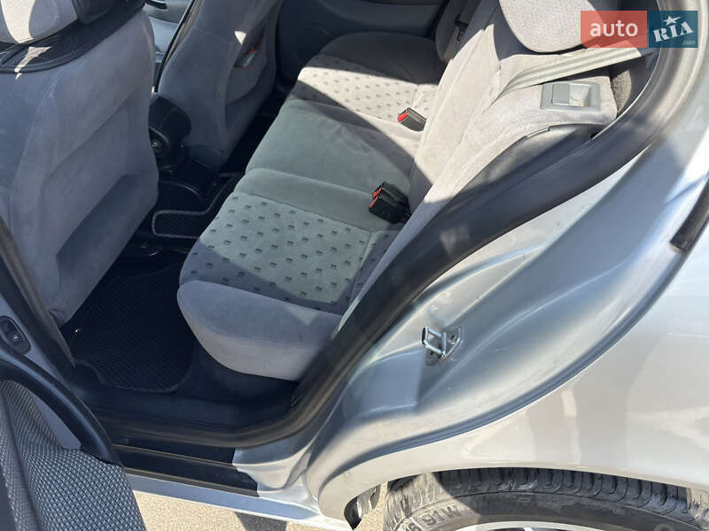 Седан SEAT Toledo 2001 в Звенигородці