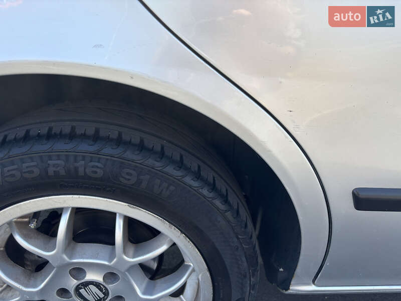 Седан SEAT Toledo 2001 в Звенигородці