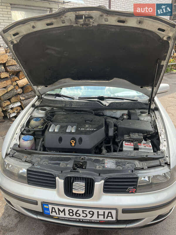 Седан SEAT Toledo 2000 в Коростене