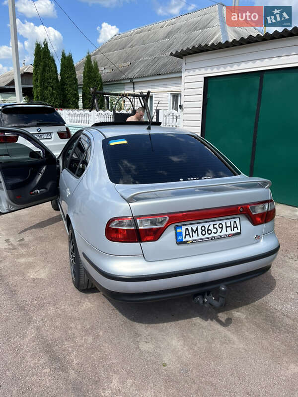 Седан SEAT Toledo 2000 в Коростене