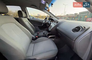 Хэтчбек SEAT Toledo 2004 в 