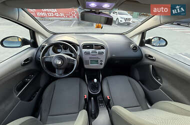 Хэтчбек SEAT Toledo 2004 в 