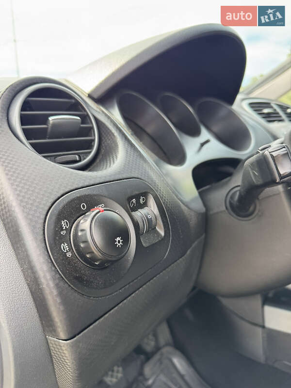 Хэтчбек SEAT Toledo 2006 в Днепре