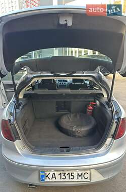 Хэтчбек SEAT Toledo 2006 в 