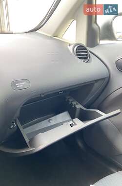 Хэтчбек SEAT Toledo 2008 в 