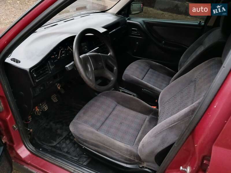 Седан SEAT Toledo 1994 в Монастыриске