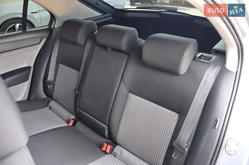 Ліфтбек SEAT Toledo 2013 в Львові фото 21 Ліфтбек SEAT Toledo 2013 в Львові