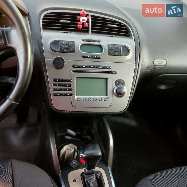 Хэтчбек SEAT Toledo 2004 в Жовтанцах