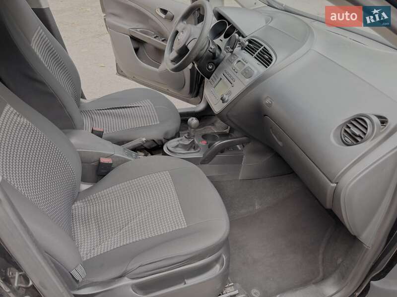 Хэтчбек SEAT Toledo 2008 в Львове