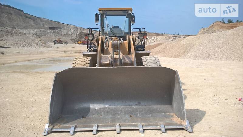 Фронтальні навантажувачі SEM 650 2013 в Дніпрі
